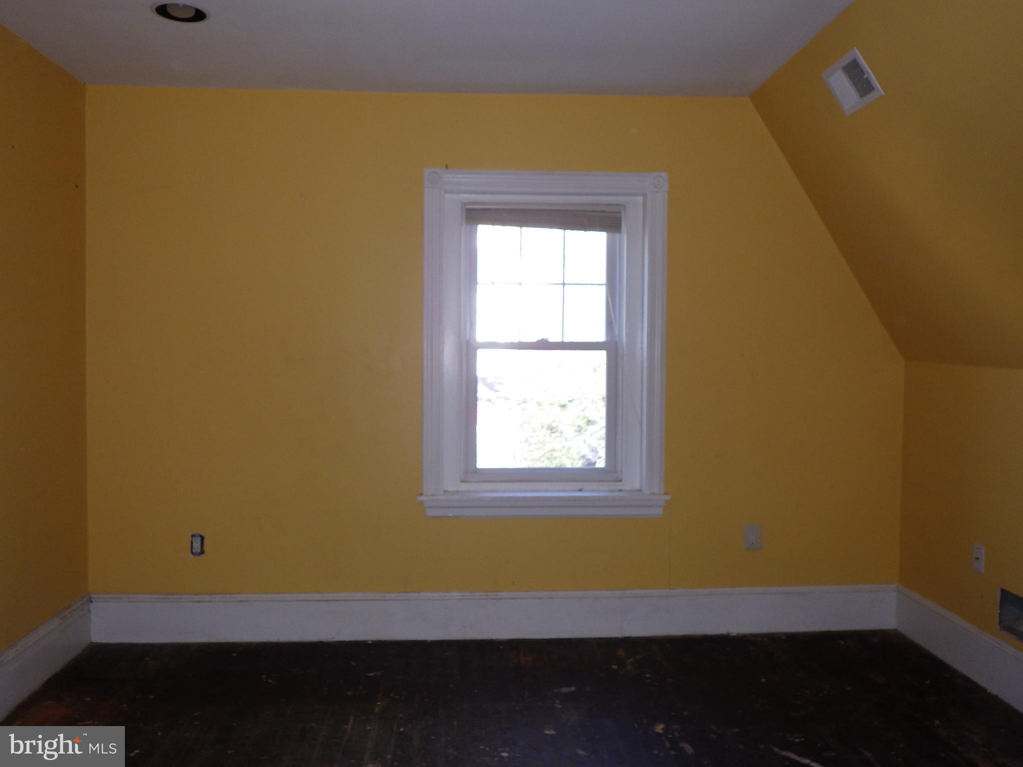 260 Harvey Street Philadelphia, PA 19144 - Photo 22 of 25 a room with window