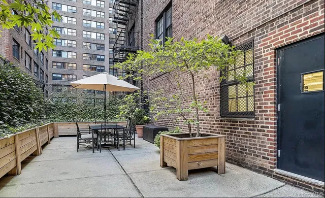 a wooden bench sitting in front of a building