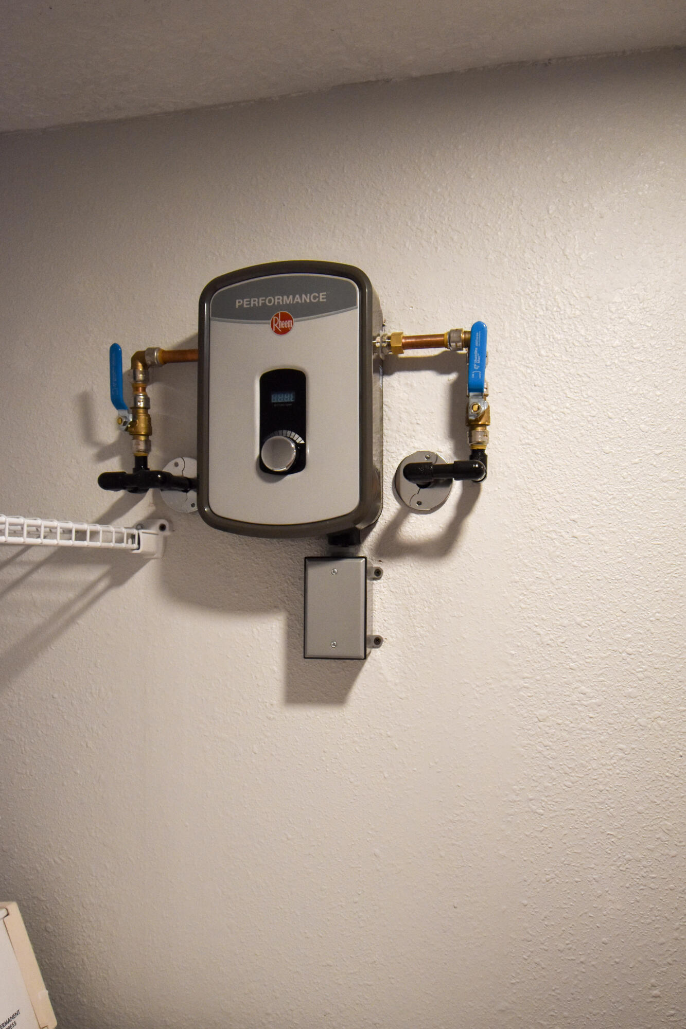 24050 Bass Road Astor, FL 32102 - Photo 17 of 22 a room with a sink and a mirror