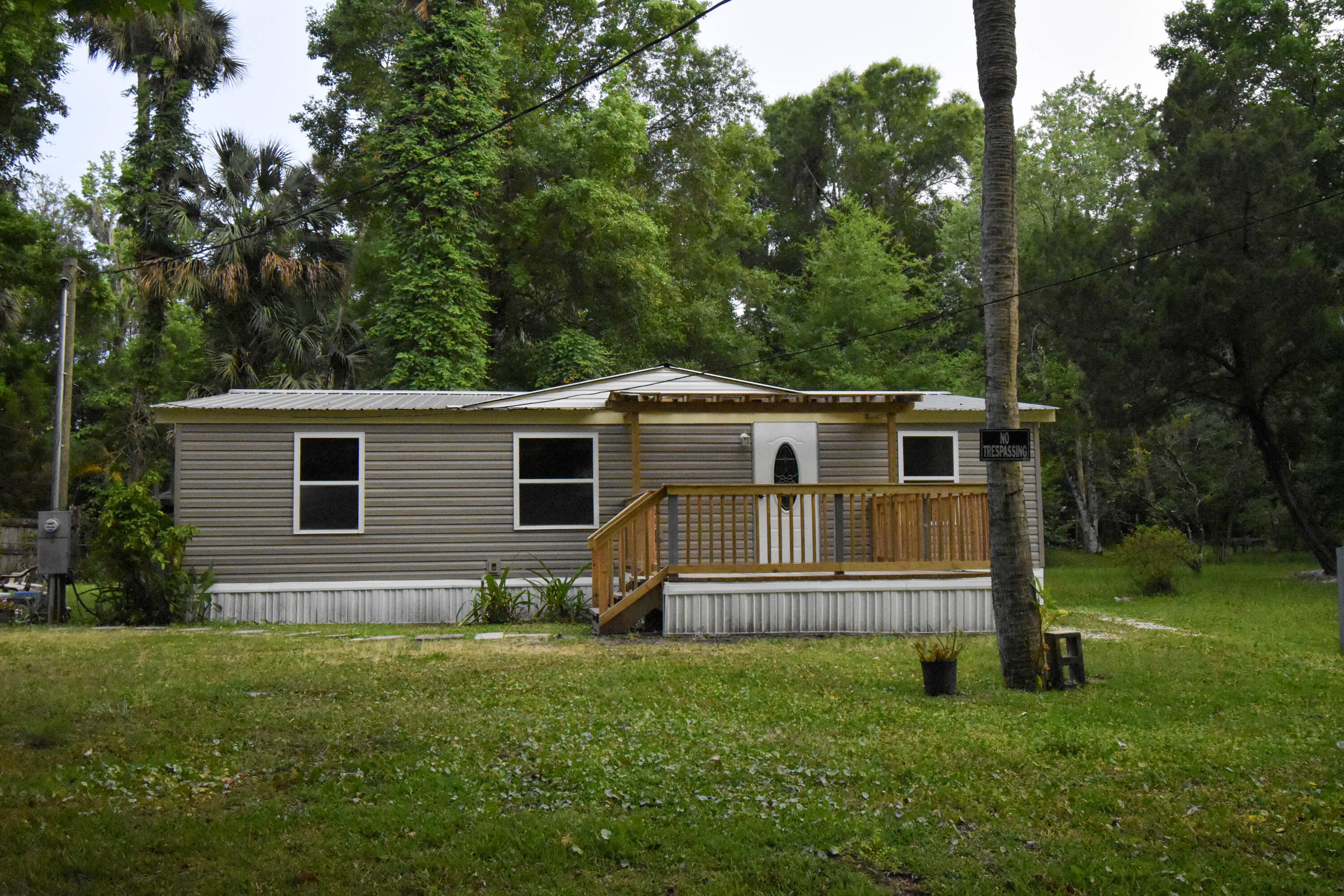 24050 Bass Road Astor, FL 32102 - Photo 18 of 22 a front view of house with yard and green space