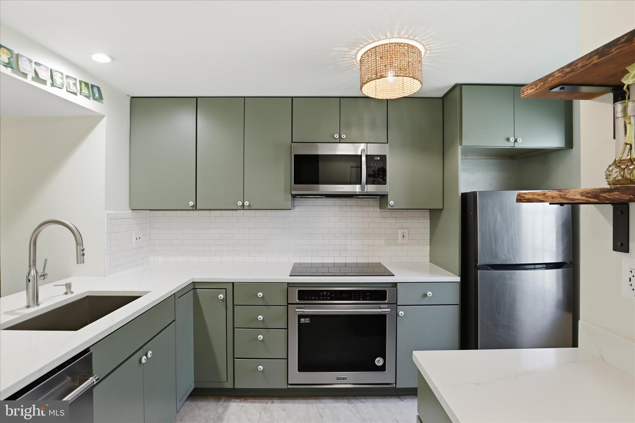 1660 Harvest Green Court Reston, VA 20194 - Photo 6 of 36