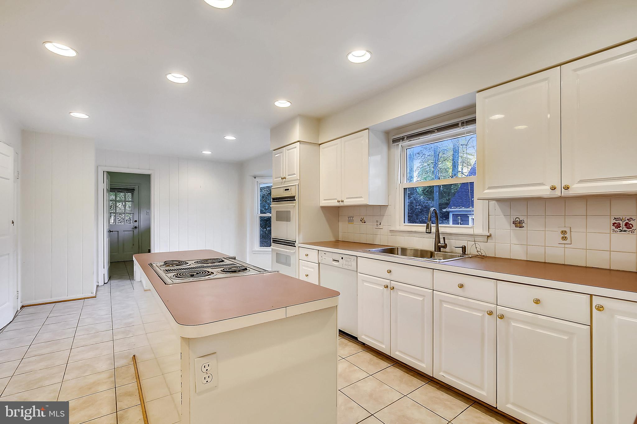 9320 Winterset Drive Potomac, MD 20854 - Photo 18 of 70