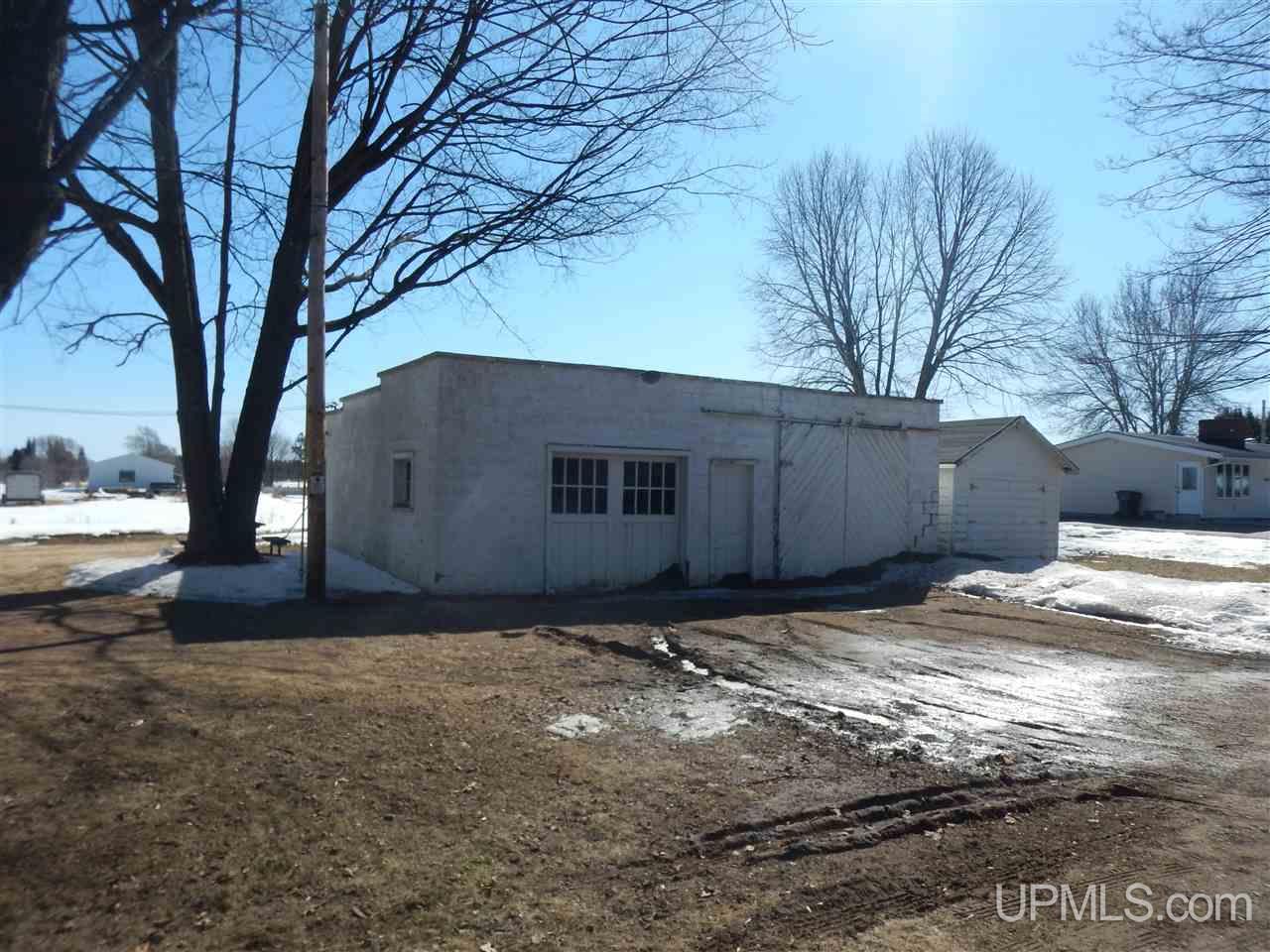 7664 J Road Gladstone, MI 49837 - Photo 2 of 13