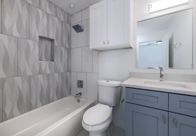 114 East 31st Street, Unit 314 Austin, TX 78705 - Photo 16 of 20 a bathroom with a toilet a sink and a bathtub