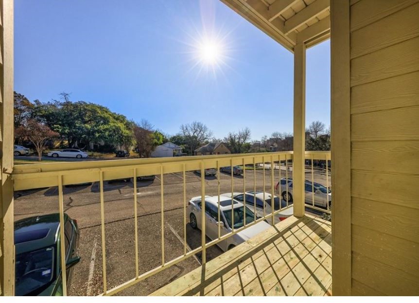114 East 31st Street, Unit 314 Austin, TX 78705 - Photo 18 of 20 a view of a balcony with chair and city view
