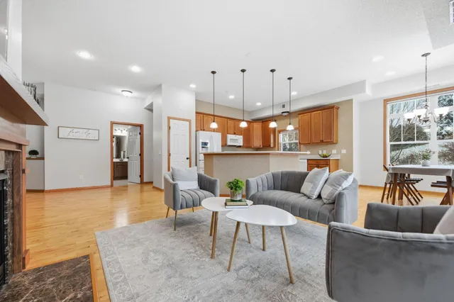 $300,000 | 1256 County Rd D East, Unit 104, Maplewood, MN 55109