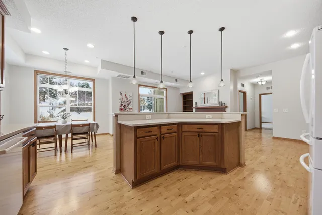 $300,000 | 1256 County Rd D East, Unit 104, Maplewood, MN 55109