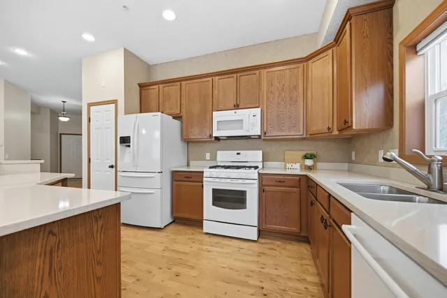 $300,000 | 1256 County Rd D East, Unit 104, Maplewood, MN 55109