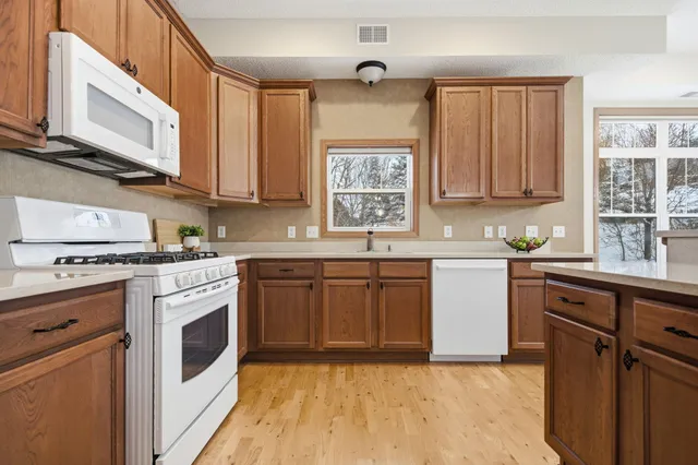 $300,000 | 1256 County Rd D East, Unit 104, Maplewood, MN 55109