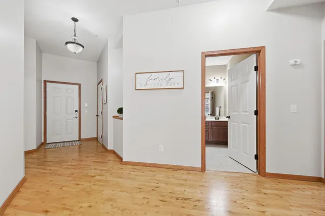 $300,000 | 1256 County Rd D East, Unit 104, Maplewood, MN 55109