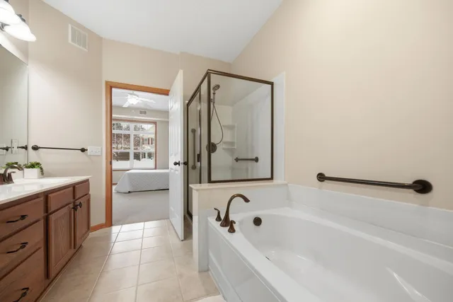 $300,000 | 1256 County Rd D East, Unit 104, Maplewood, MN 55109