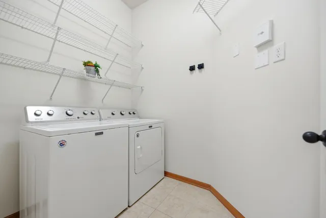 $300,000 | 1256 County Rd D East, Unit 104, Maplewood, MN 55109