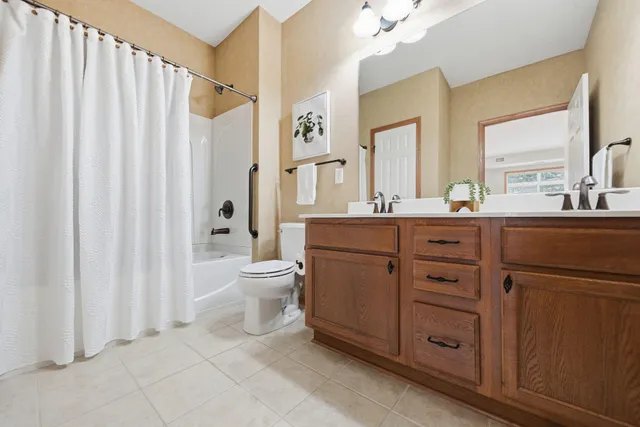 $300,000 | 1256 County Rd D East, Unit 104, Maplewood, MN 55109