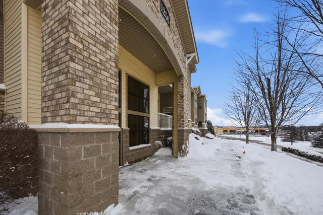 $300,000 | 1256 County Rd D East, Unit 104, Maplewood, MN 55109