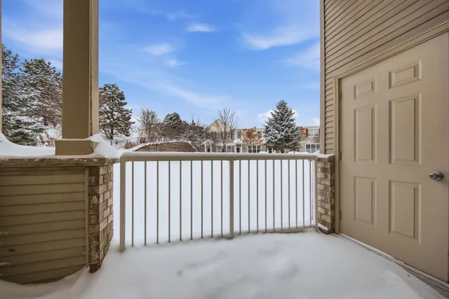 $300,000 | 1256 County Rd D East, Unit 104, Maplewood, MN 55109