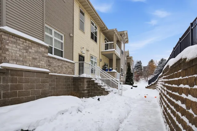 $300,000 | 1256 County Rd D East, Unit 104, Maplewood, MN 55109