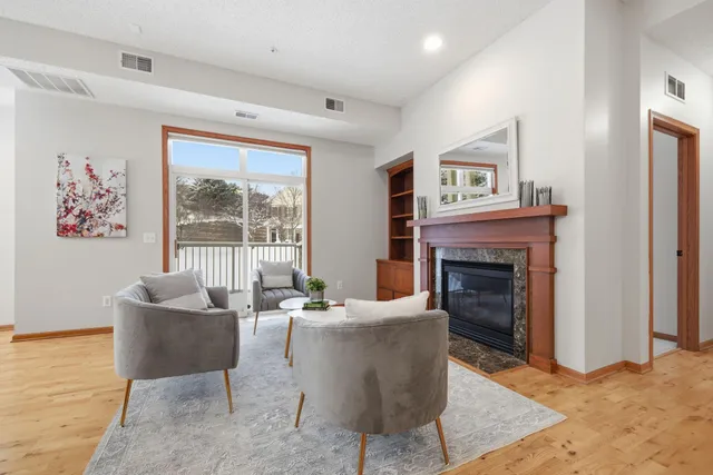 $300,000 | 1256 County Rd D East, Unit 104, Maplewood, MN 55109