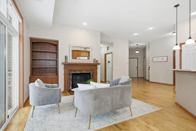 $300,000 | 1256 County Rd D East, Unit 104, Maplewood, MN 55109