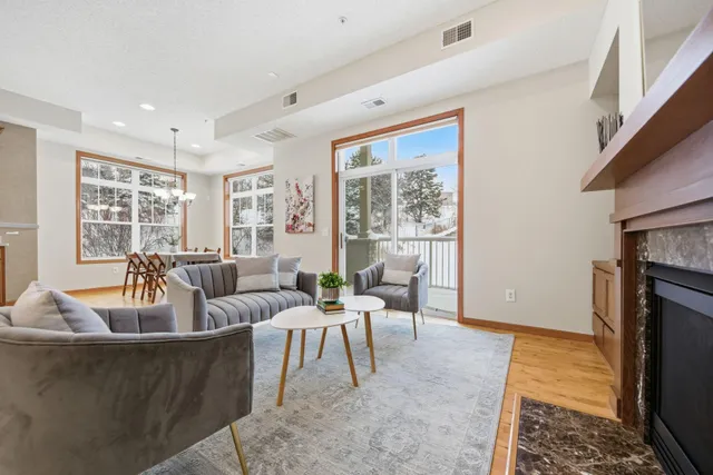 $300,000 | 1256 County Rd D East, Unit 104, Maplewood, MN 55109