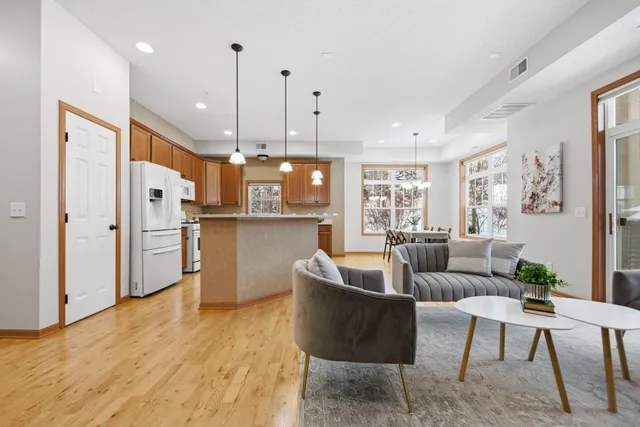 $300,000 | 1256 County Rd D East, Unit 104, Maplewood, MN 55109