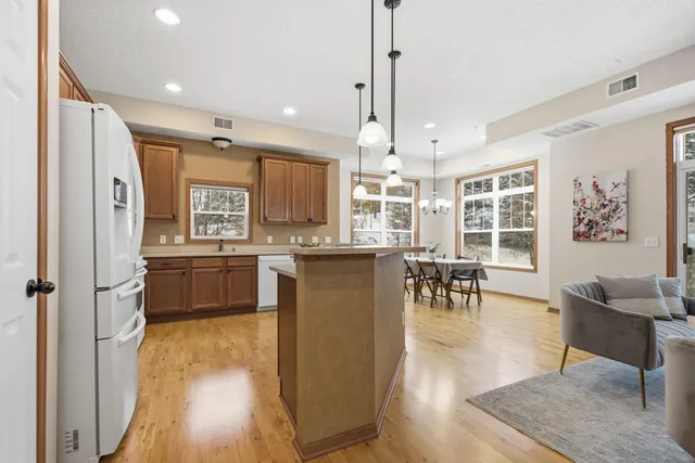 $300,000 | 1256 County Rd D East, Unit 104, Maplewood, MN 55109