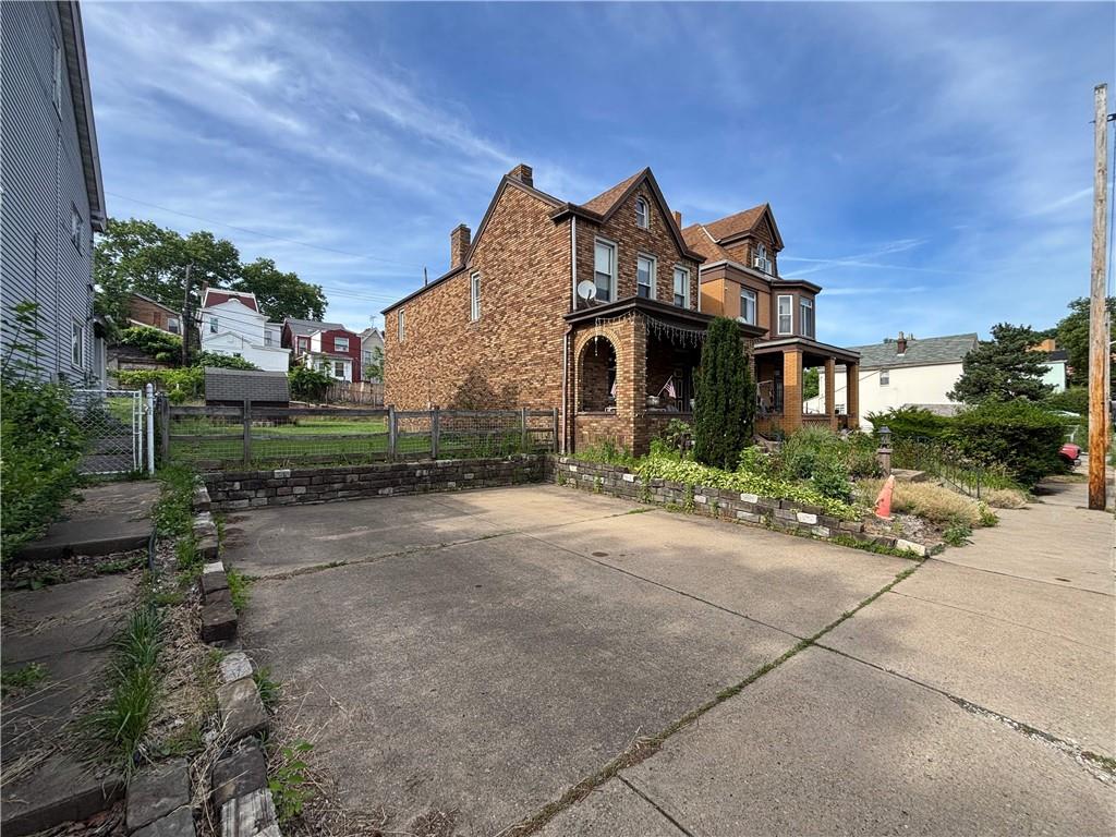 135 Rochelle Street Pittsburgh, PA 15210 - Photo 1 of 30 Gallery Image 1