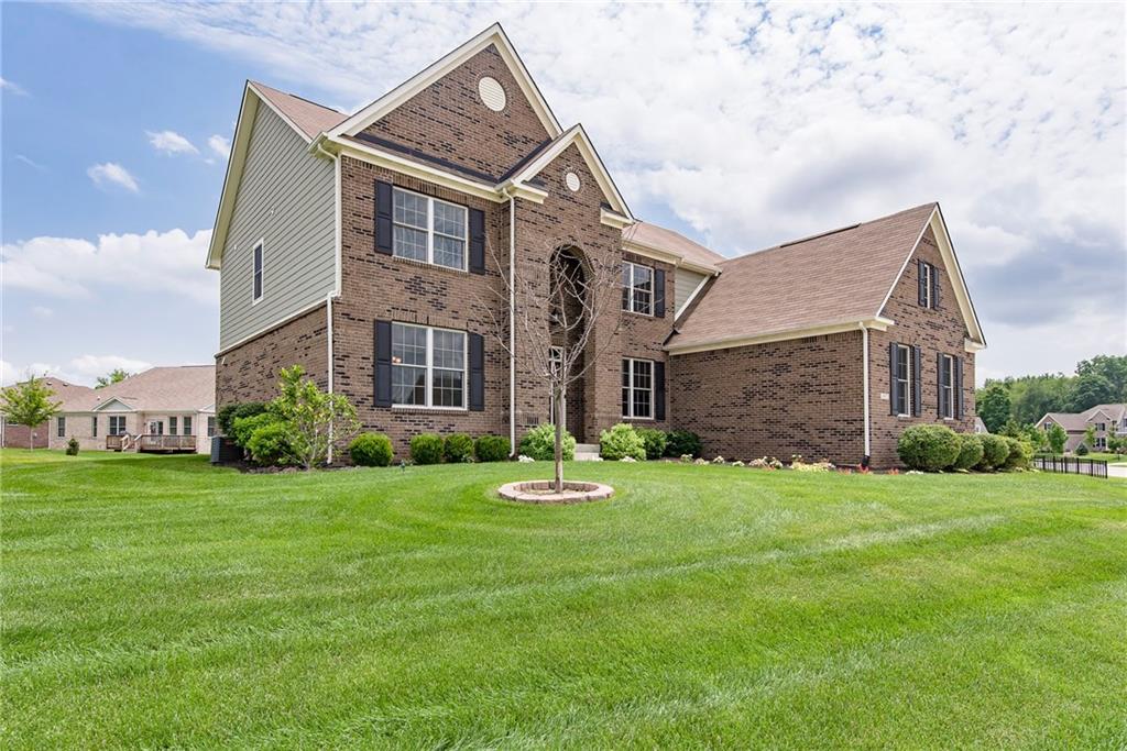 6097 Roxburgh Place Noblesville, IN 46062 - Photo 2 of 42 Gallery Image 2