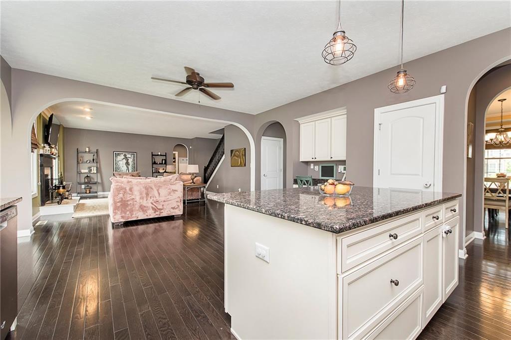 6097 Roxburgh Place Noblesville, IN 46062 - Photo 10 of 42 Gallery Image 10