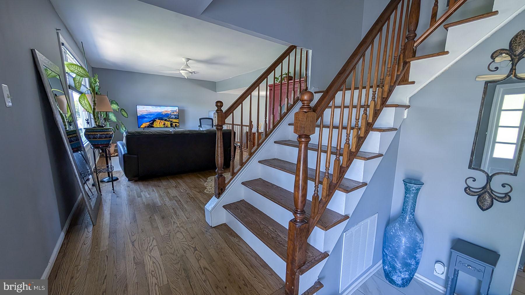 9 Wolfpack Road Hamilton, NJ 08619 - Photo 5 of 57 Inviting entryway with elegant stairs.