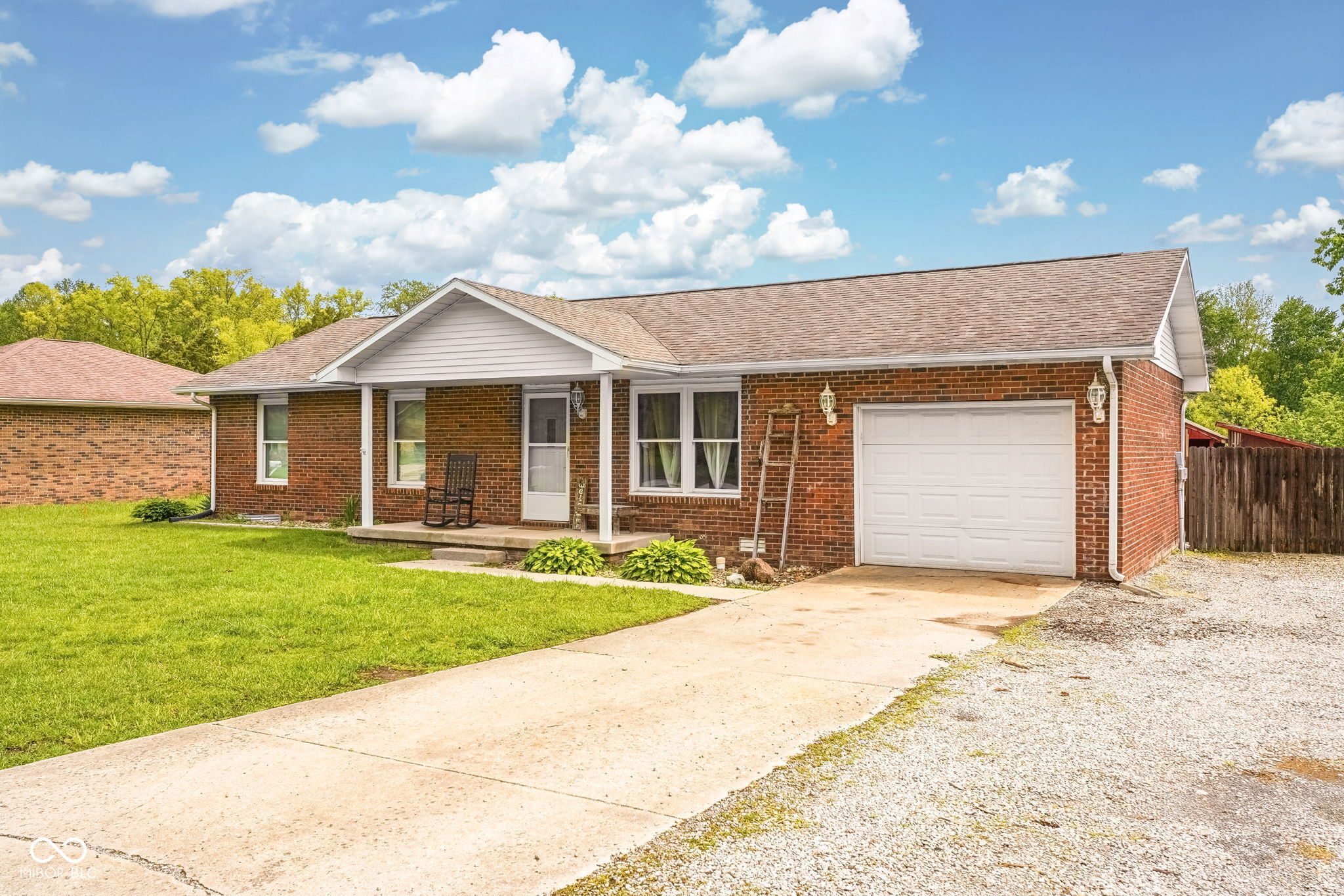 12473 South Hillview Road Columbus, IN 47201 - Photo 3 of 24 Gallery Image 3
