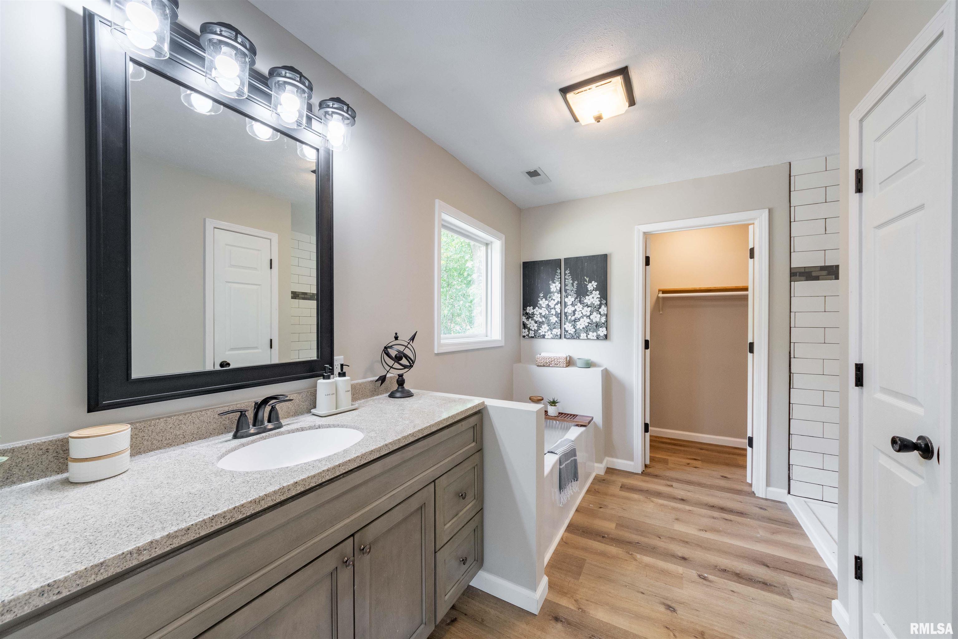14592 Cambria Road Carterville, IL 62918 - Photo 12 of 30 Gallery Image 12