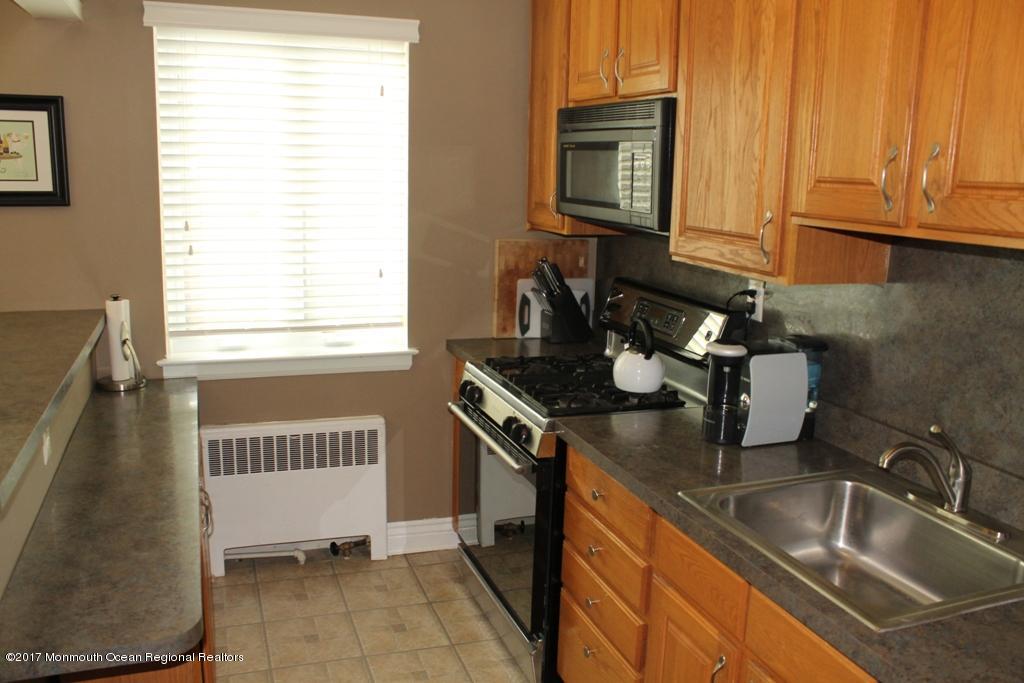 293 Spring Street, Unit 12B Red Bank, NJ 07701 - Photo 5 of 12 293 Spring Street 017
