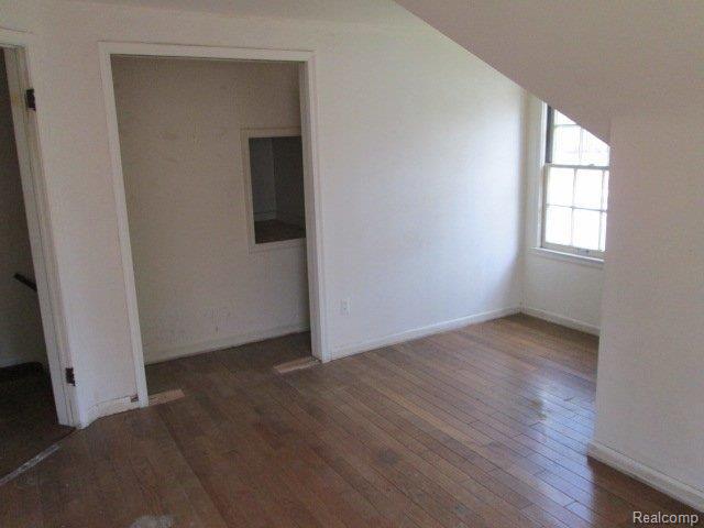 13027 Kelly Road Detroit, MI 48224 - Photo 10 of 15 261-666811-bdrm2-2.JPG