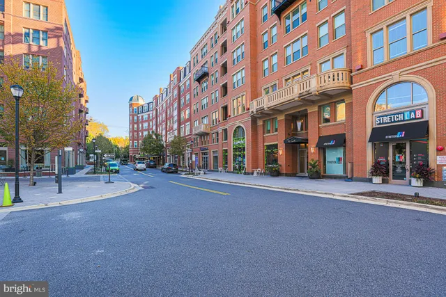 $325,000 | 3535 Chevy Chase Lake Drive, Unit 310, Chevy Chase, MD 20815