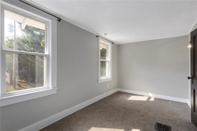 $195,000 | 5214 Woodland Avenue, Kansas City, MO 64110