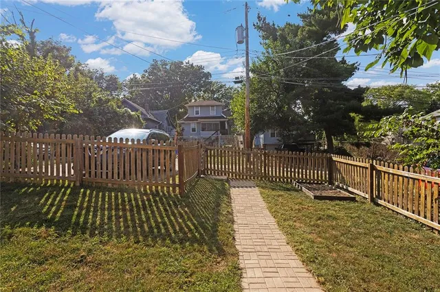 $195,000 | 5214 Woodland Avenue, Kansas City, MO 64110