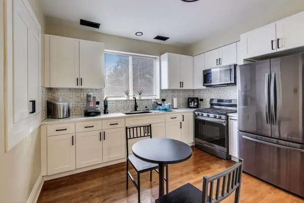 $2,550 | 1337 South Austin Boulevard, Unit 2, Cicero, IL 60804