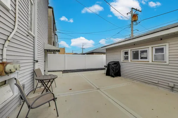 $2,550 | 1337 South Austin Boulevard, Unit 2, Cicero, IL 60804