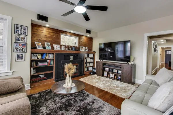 $2,550 | 1337 South Austin Boulevard, Unit 2, Cicero, IL 60804