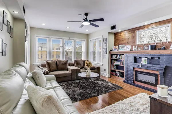 $2,550 | 1337 South Austin Boulevard, Unit 2, Cicero, IL 60804
