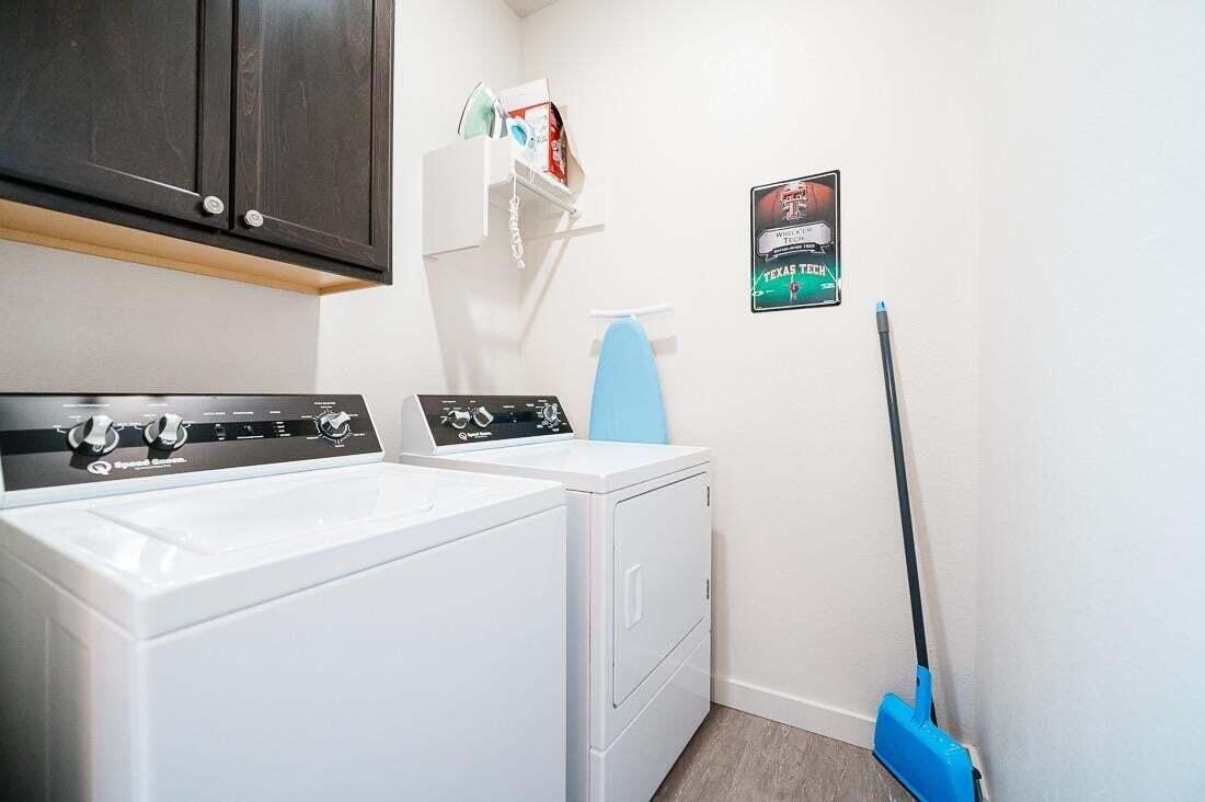 2118 9th Street Lubbock, TX 79401 - Photo 24 of 28 a utility room with dryer and washer