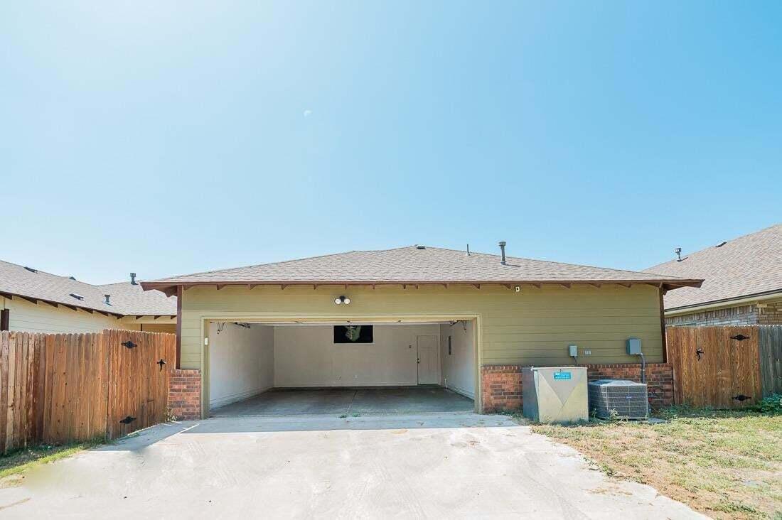 2118 9th Street Lubbock, TX 79401 - Photo 27 of 28 a view of a backyard