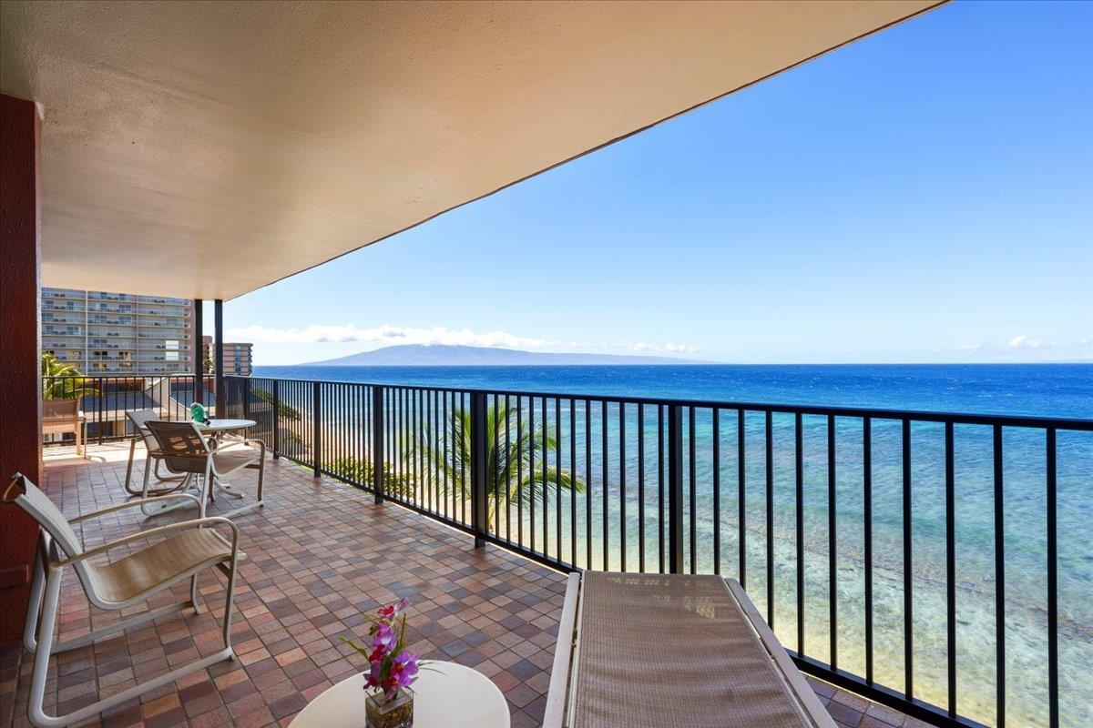 3445 Lower Honoapiilani Road, Unit 701 Lahaina, HI 96761 - Photo 25 of 40 a balcony with furniture