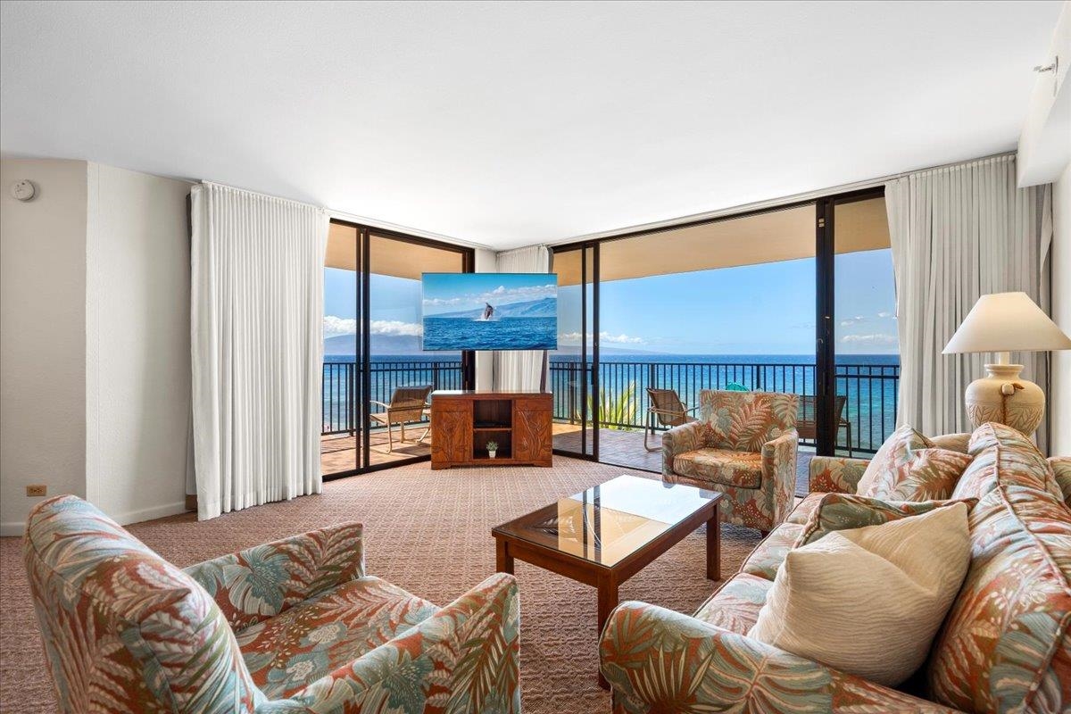 3445 Lower Honoapiilani Road, Unit 701 Lahaina, HI 96761 - Photo 3 of 40 a bedroom with furniture and a large window