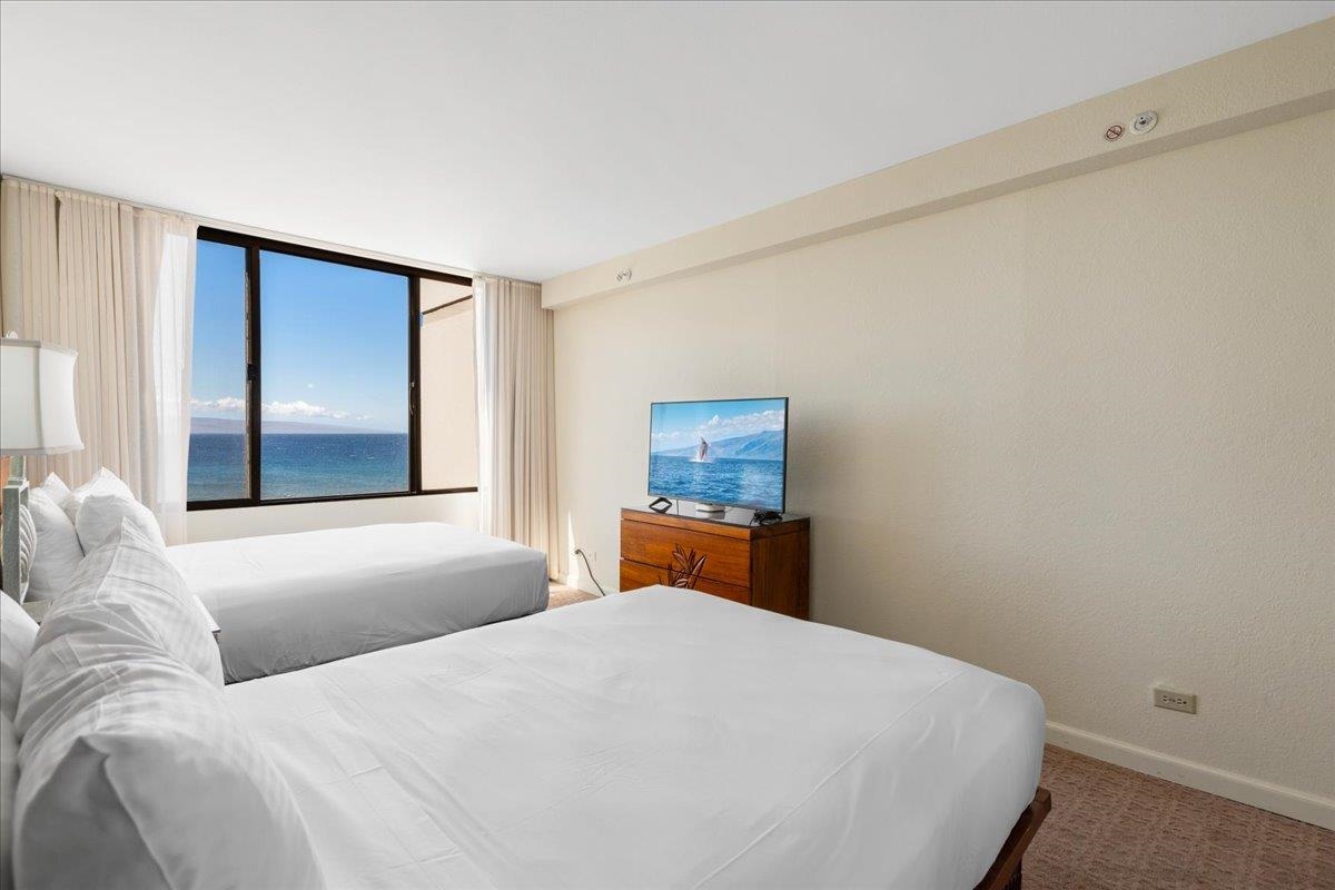 3445 Lower Honoapiilani Road, Unit 701 Lahaina, HI 96761 - Photo 31 of 40 a bedroom with a bed and window