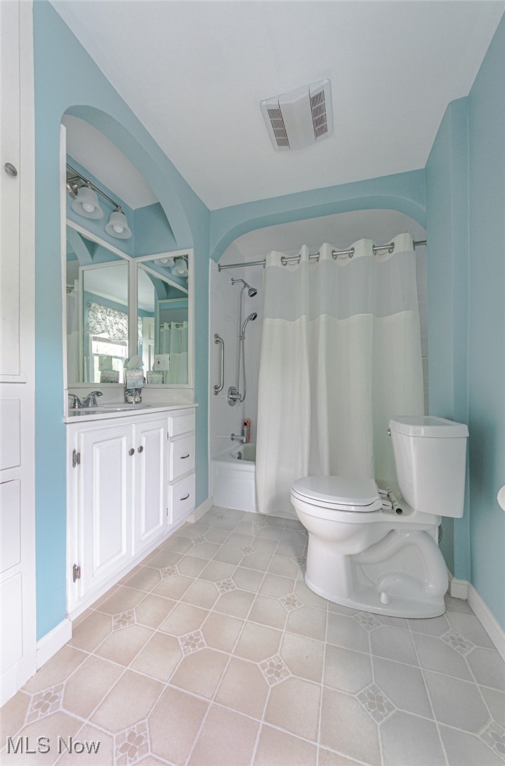 695 Ecton Road Akron, OH 44303 - Photo 18 of 26 The updated full bath with more graceful arches. Built-in storage. A tub/shower surround. Easy to maintain laminate floors.