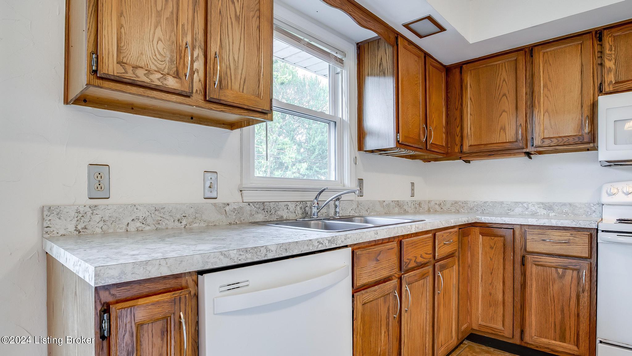 2108 Janlyn Road Louisville, KY 40299 - Photo 10 of 38 2108 Janlyn Rd 40299_0146