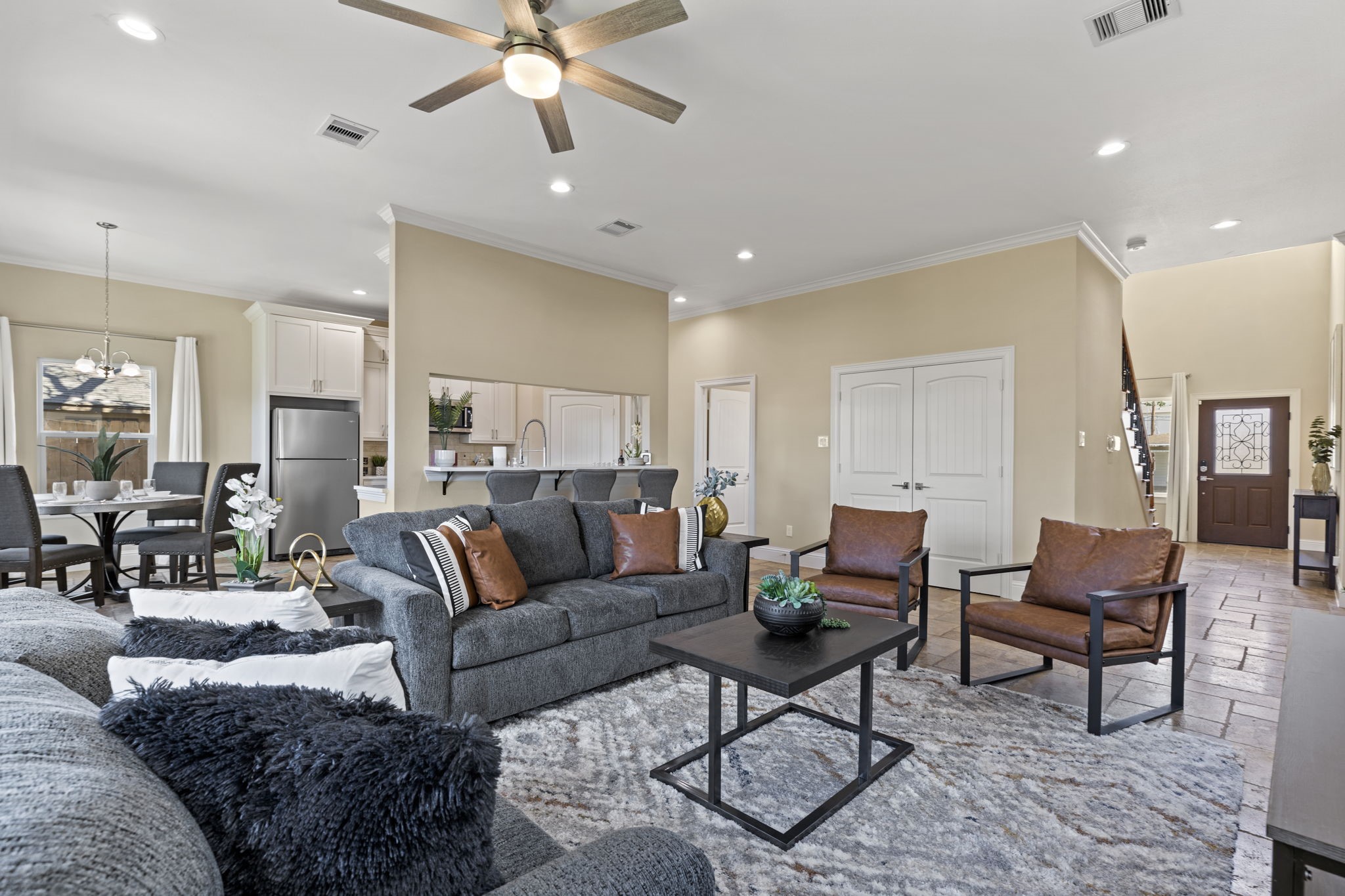 2211 Silverbonnet Street Houston, TX 77055 - Photo 11 of 39 a living room with furniture kitchen view and a chandelier