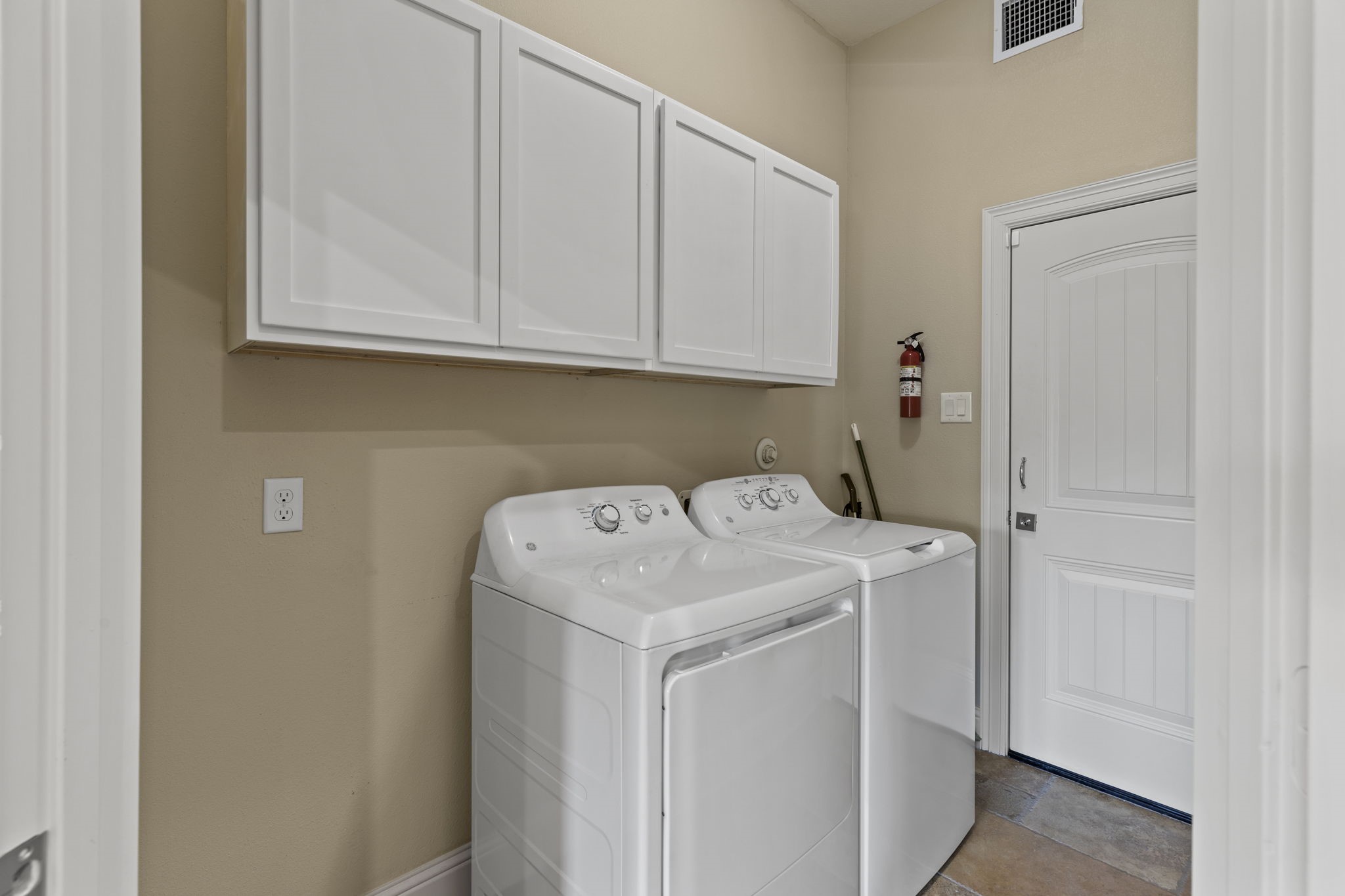 2211 Silverbonnet Street Houston, TX 77055 - Photo 23 of 39 a utility room with dryer and washer