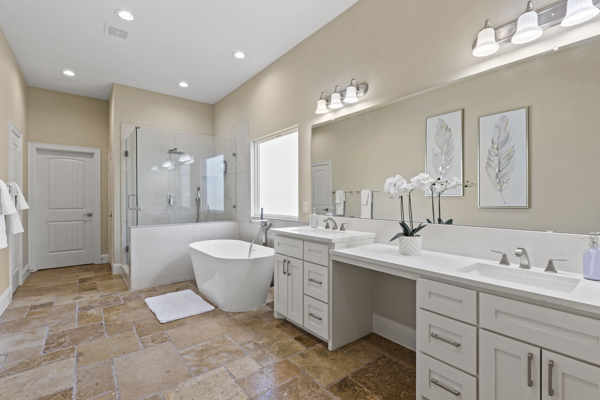 2211 Silverbonnet Street Houston, TX 77055 - Photo 28 of 39 a spacious bathroom with a double vanity sink a mirror and a bathtub